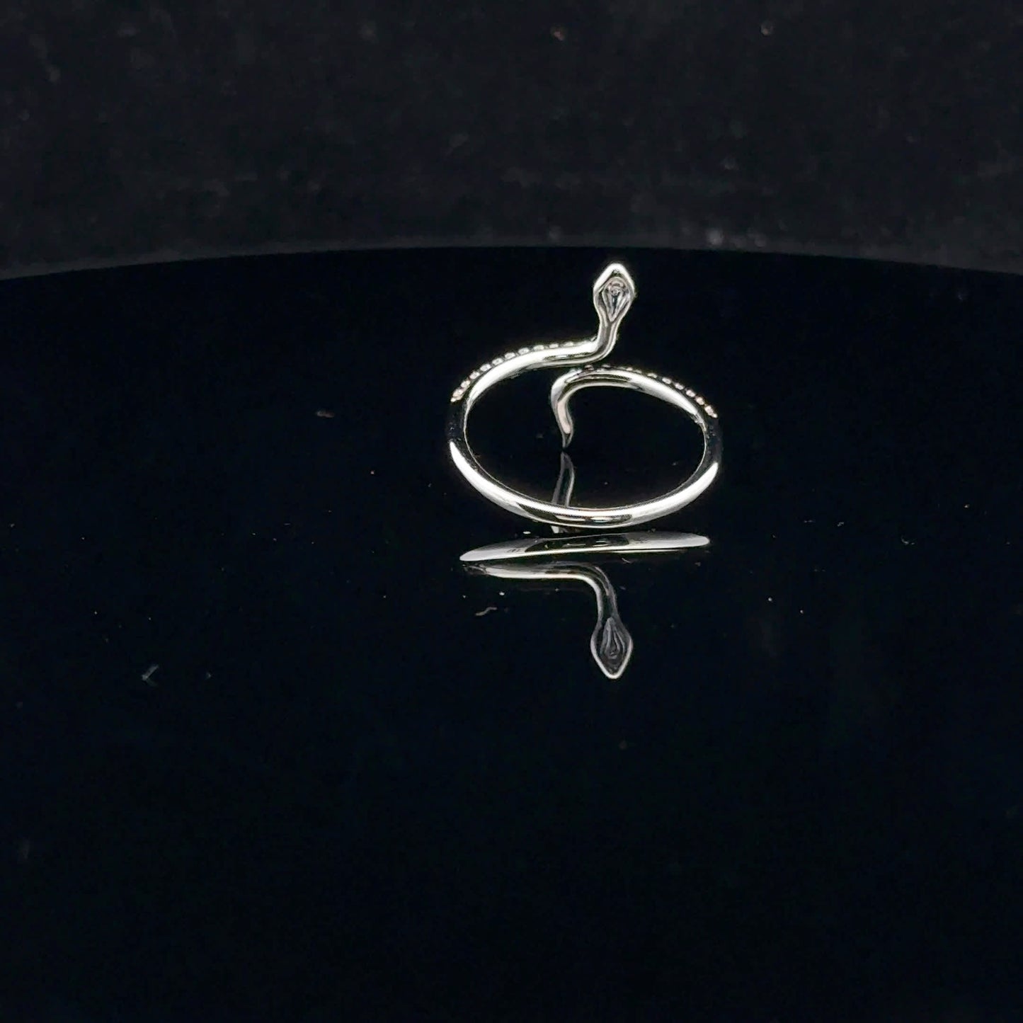 Snake  0.10ctw G/SI2 - 10KW - Natural Diamond - 52086