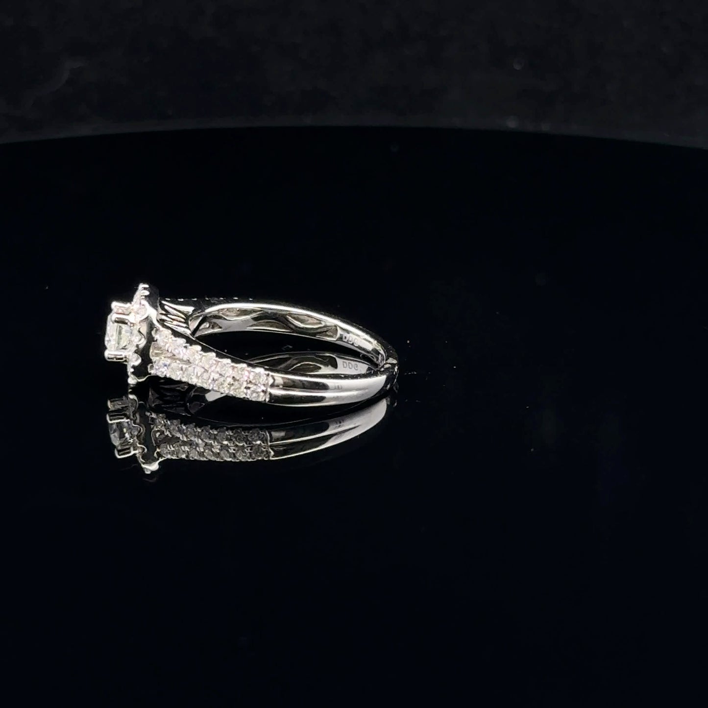 0.88ctw 0.33ct F/SI1 #7 Halo RBC - 14KW - Natural Diamond - 53055