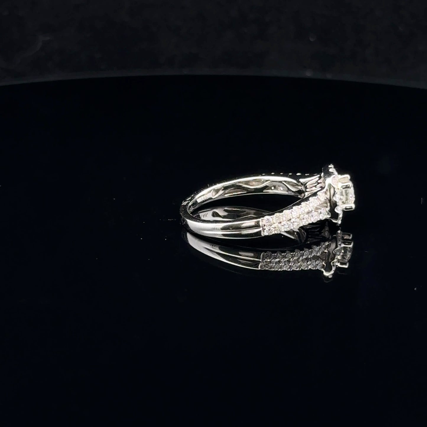 0.88ctw 0.33ct F/SI1 #7 Halo RBC - 14KW - Natural Diamond - 53055