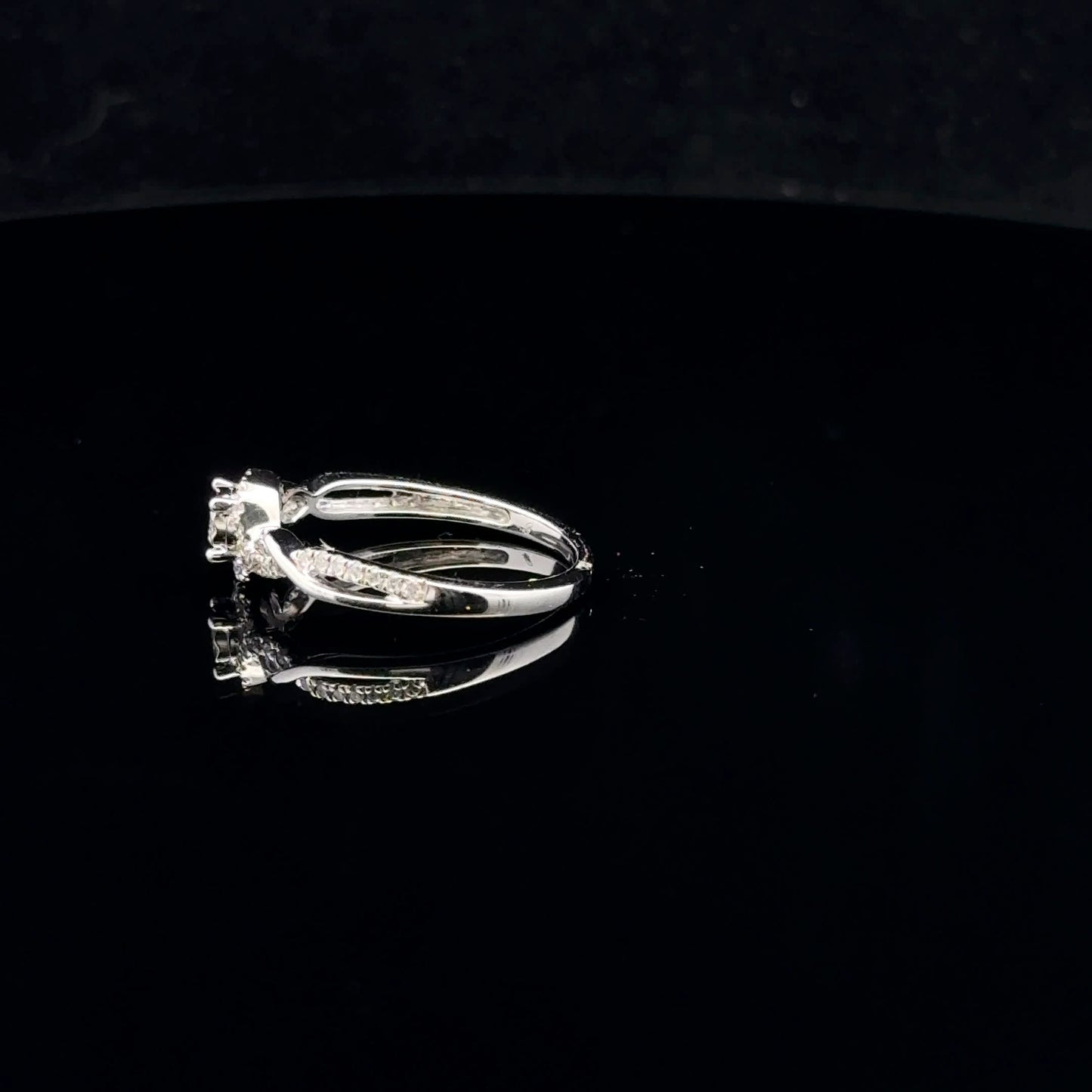 0.25ctw 0.10cy G/SI2 #6.75 Twist Halo - 10KW - Natural Diamond - 53057