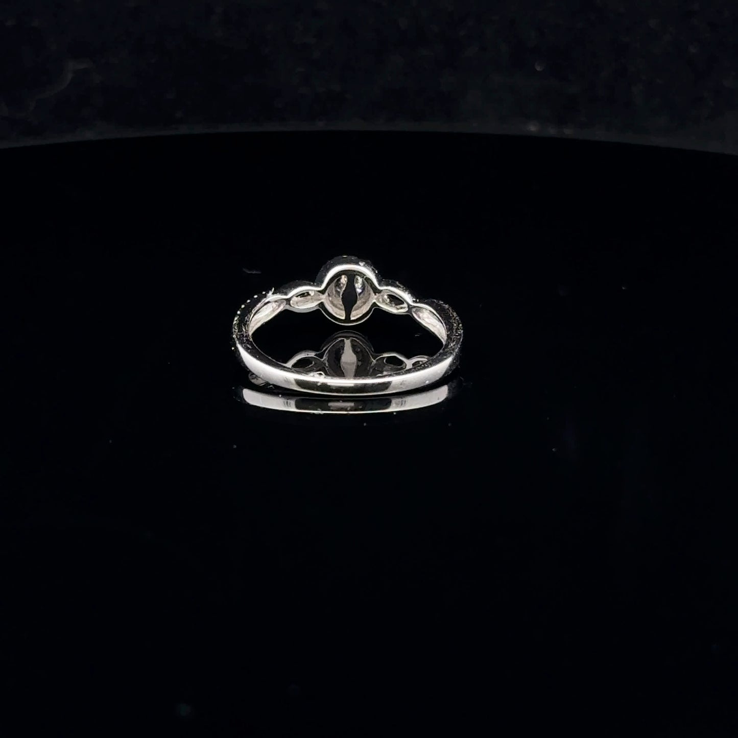 0.25ctw 0.10cy G/SI2 #6.75 Twist Halo - 10KW - Natural Diamond - 53057