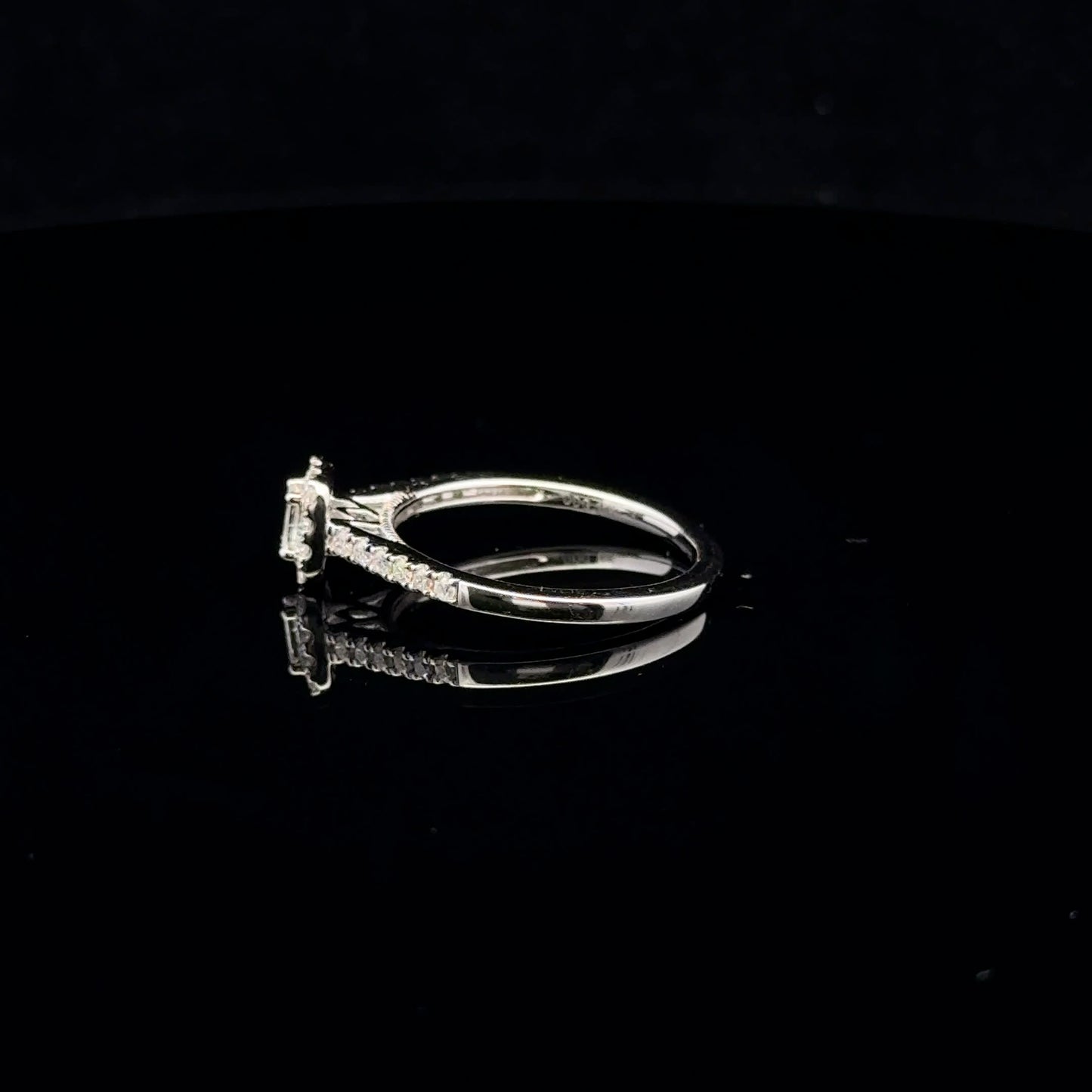 0.38ctw 0.16ct G/SI1 #7 Baguette Halo - 10KW - Natural Diamond - 53074
