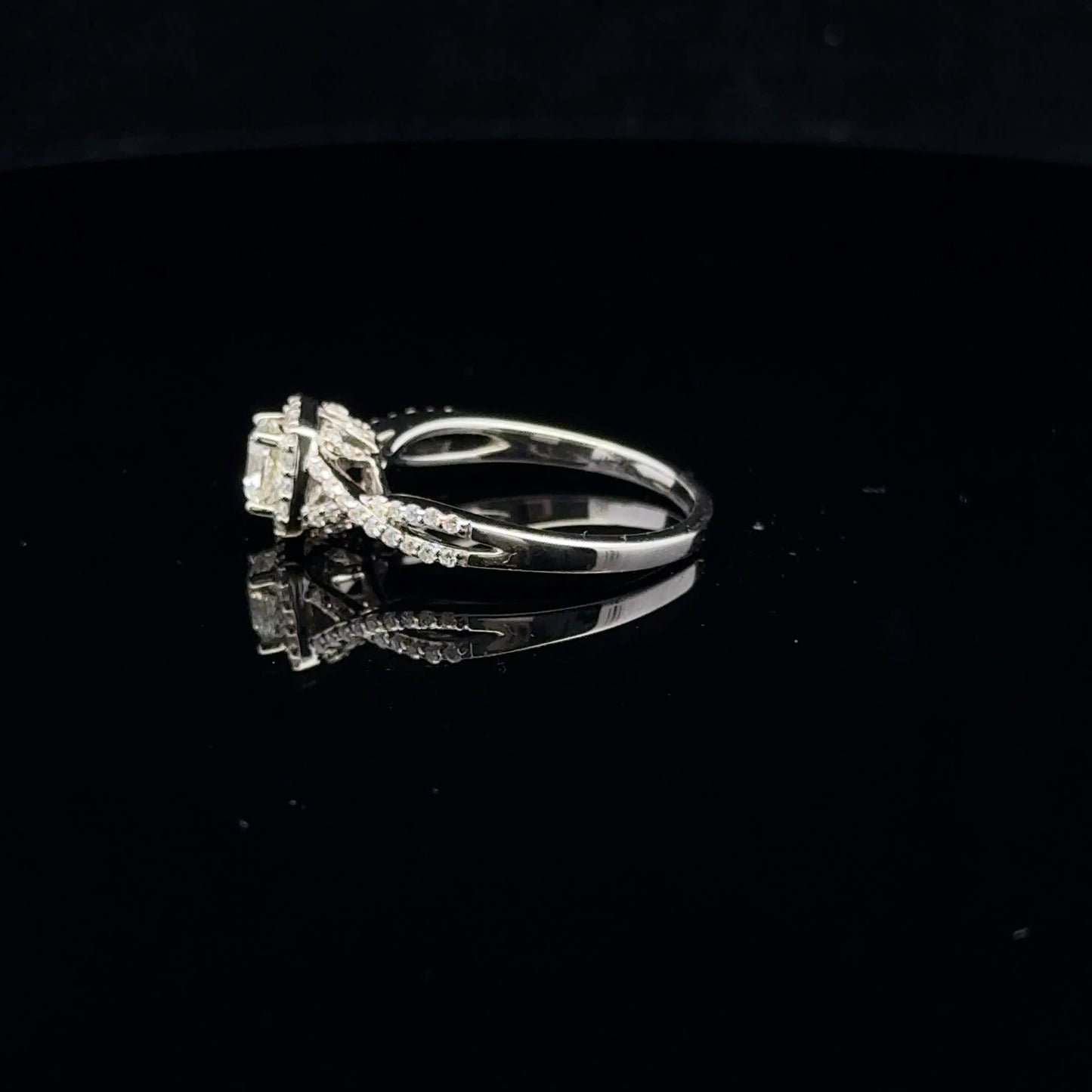 0.75ctw 0.50ct G/VS2 #6.5 Twist Cushion - 14KW - Natural Diamond - 53088