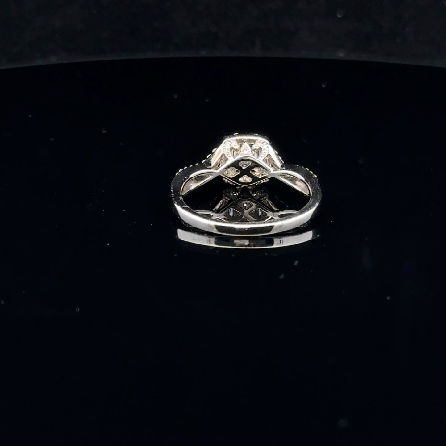 0.75ctw 0.50ct G/VS2 #6.5 Twist Cushion - 14KW - Natural Diamond - 53088