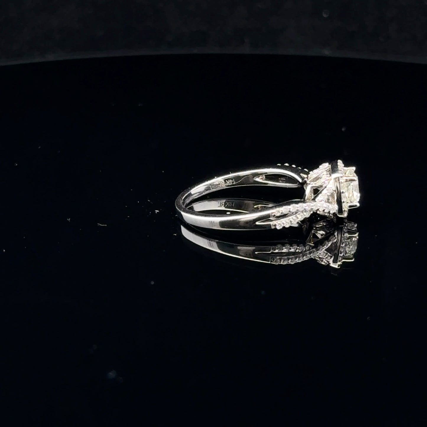 0.75ctw 0.50ct G/VS2 #6.5 Twist Cushion - 14KW - Natural Diamond - 53088