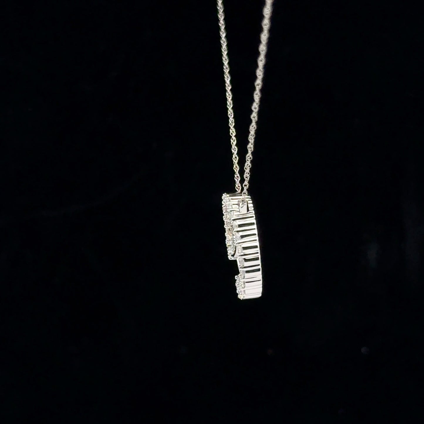 0.33ctw G/SI2 Loop - 10KW - Natural Diamond - 53147
