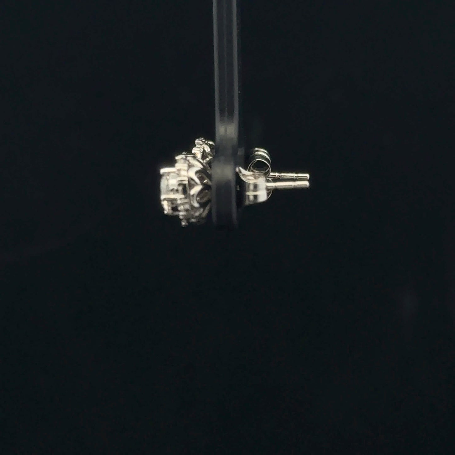 0.75ctw G/SI2 Halo Stud - 10KW - Natural Diamond - 53358