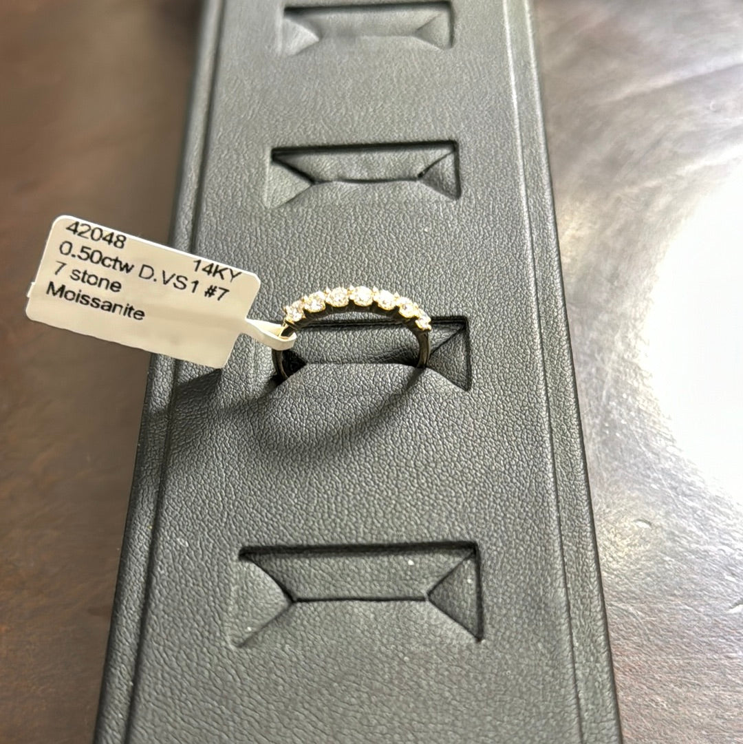 7 stone 0.50ctw D.VS1 #7 14KY - Moissanite 42048