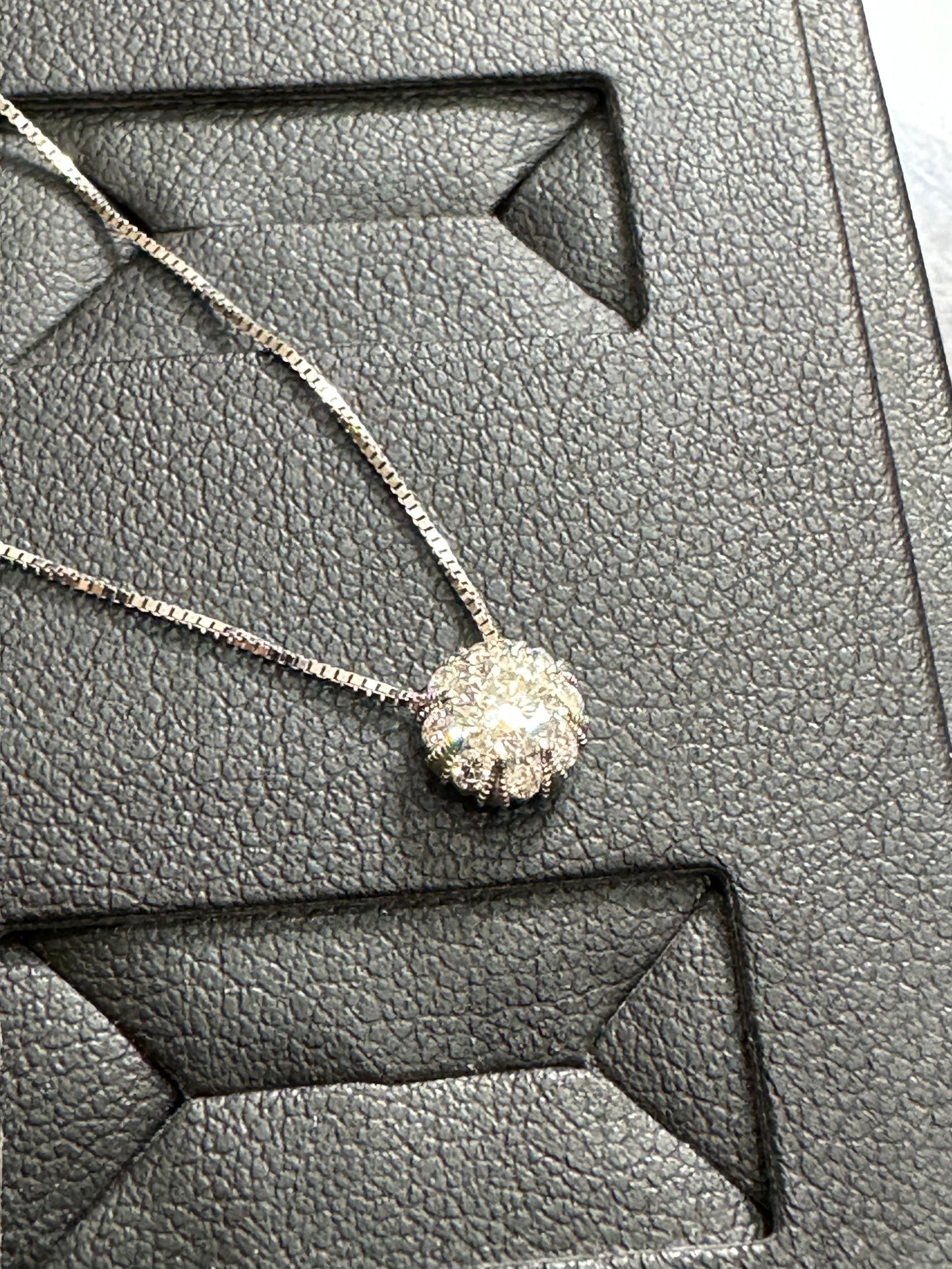 F/SI1. Flower Halo 0.37ctw. 0.25ctr. 14KW - Natural Diamond 42054