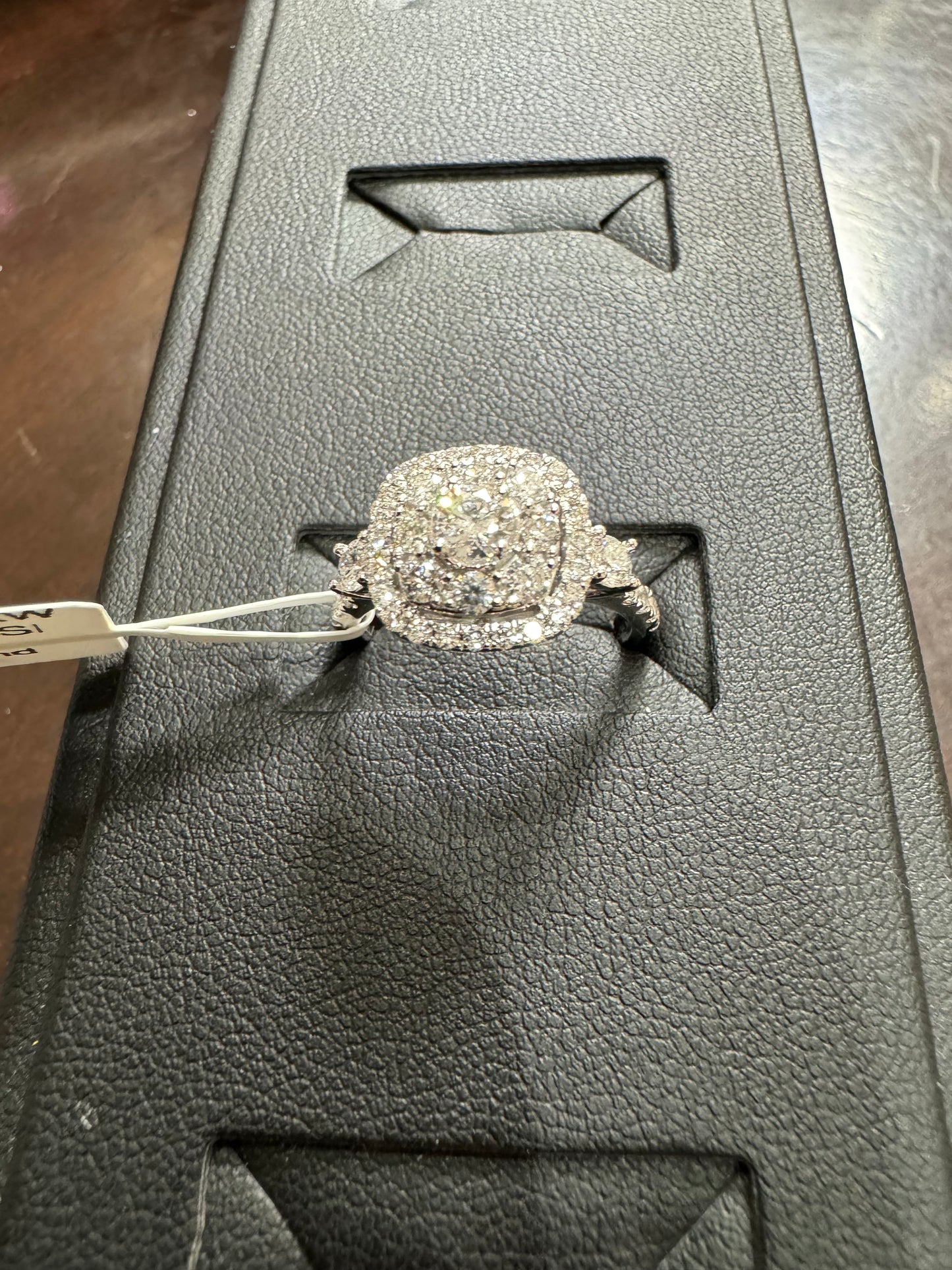 Vera Wang #6 1ctw. 0.20ctr. F.SI 14KW - Natural Diamond 42062