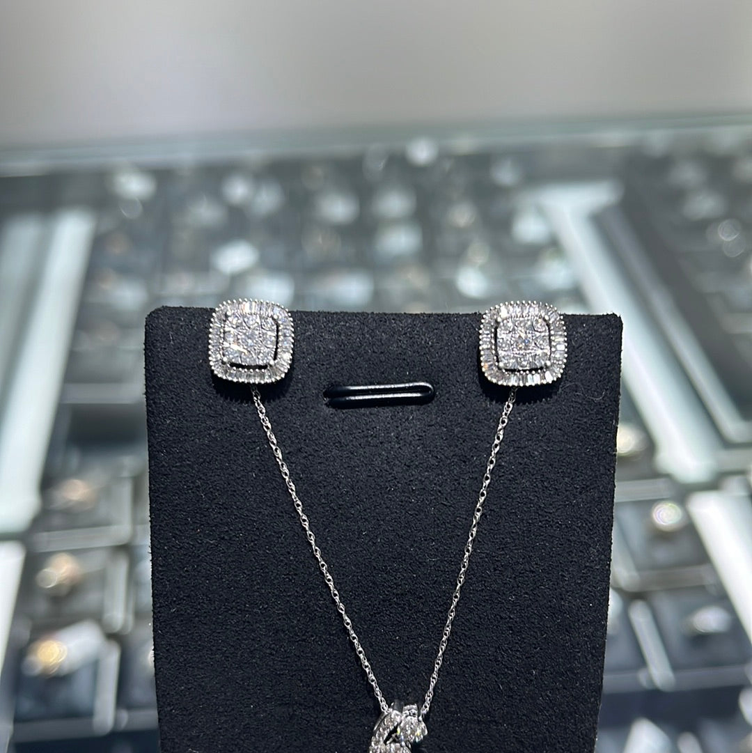 Cluster Cushion Stud - 14KW - 0.50ctw - Natural Diamond - 32191