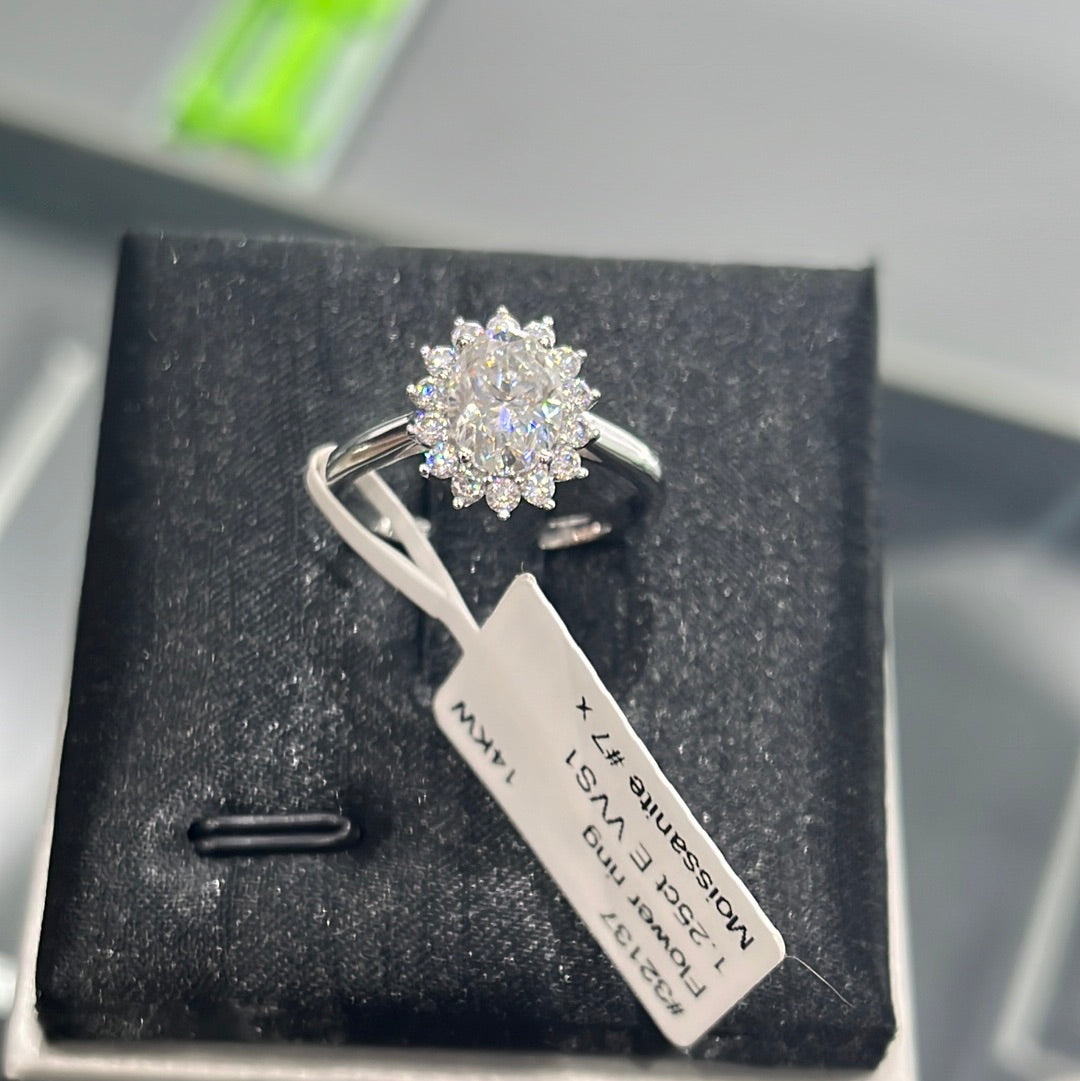 Flower ring - 14KW - 1.25ct E VVS1 - Moissanite #7 x - 32137
